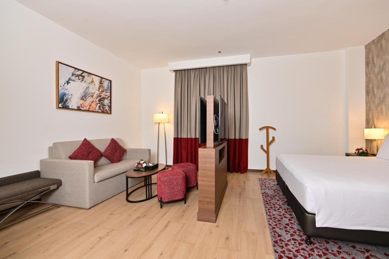 Comfort Hotel Jeddah King Road Exteriör bild