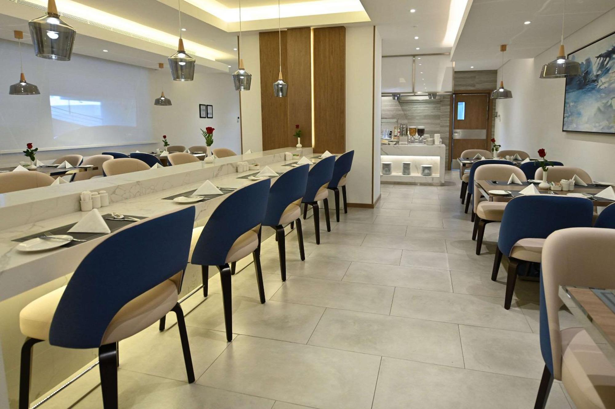 Comfort Hotel Jeddah King Road Exteriör bild