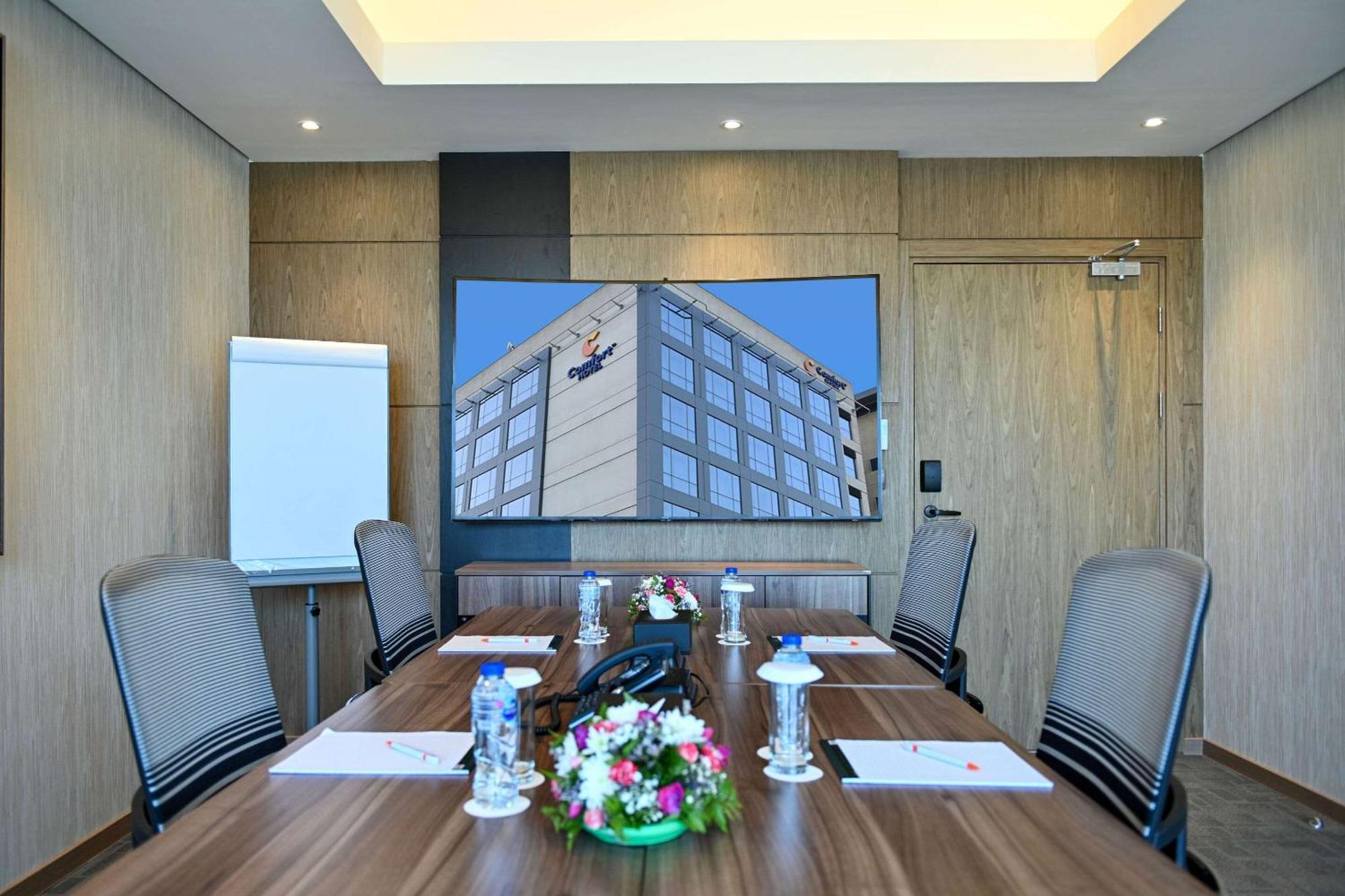 Comfort Hotel Jeddah King Road Exteriör bild