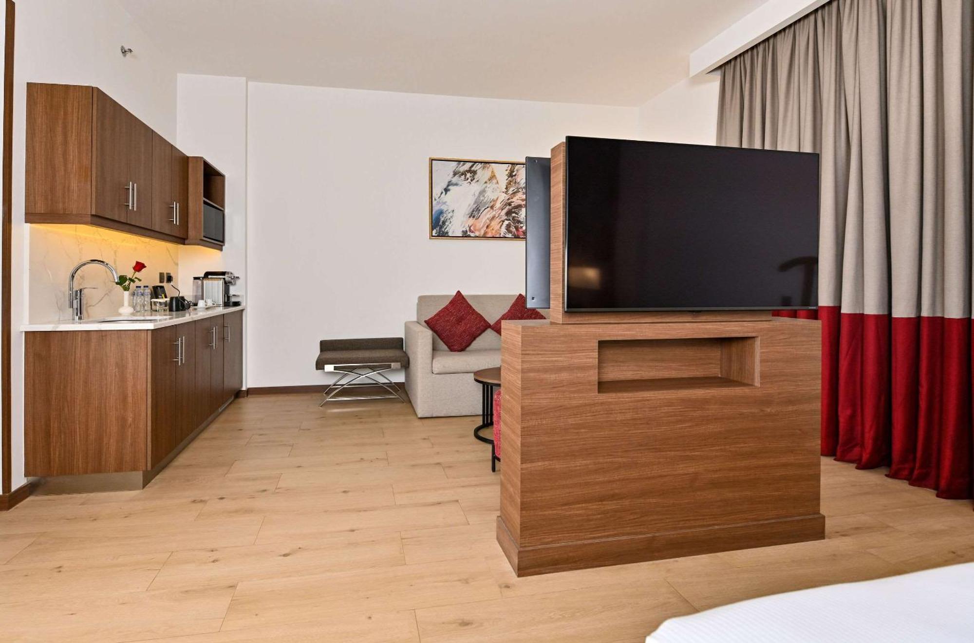 Comfort Hotel Jeddah King Road Exteriör bild