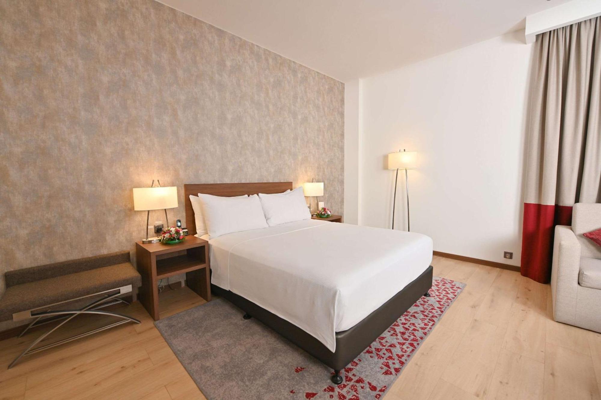 Comfort Hotel Jeddah King Road Exteriör bild