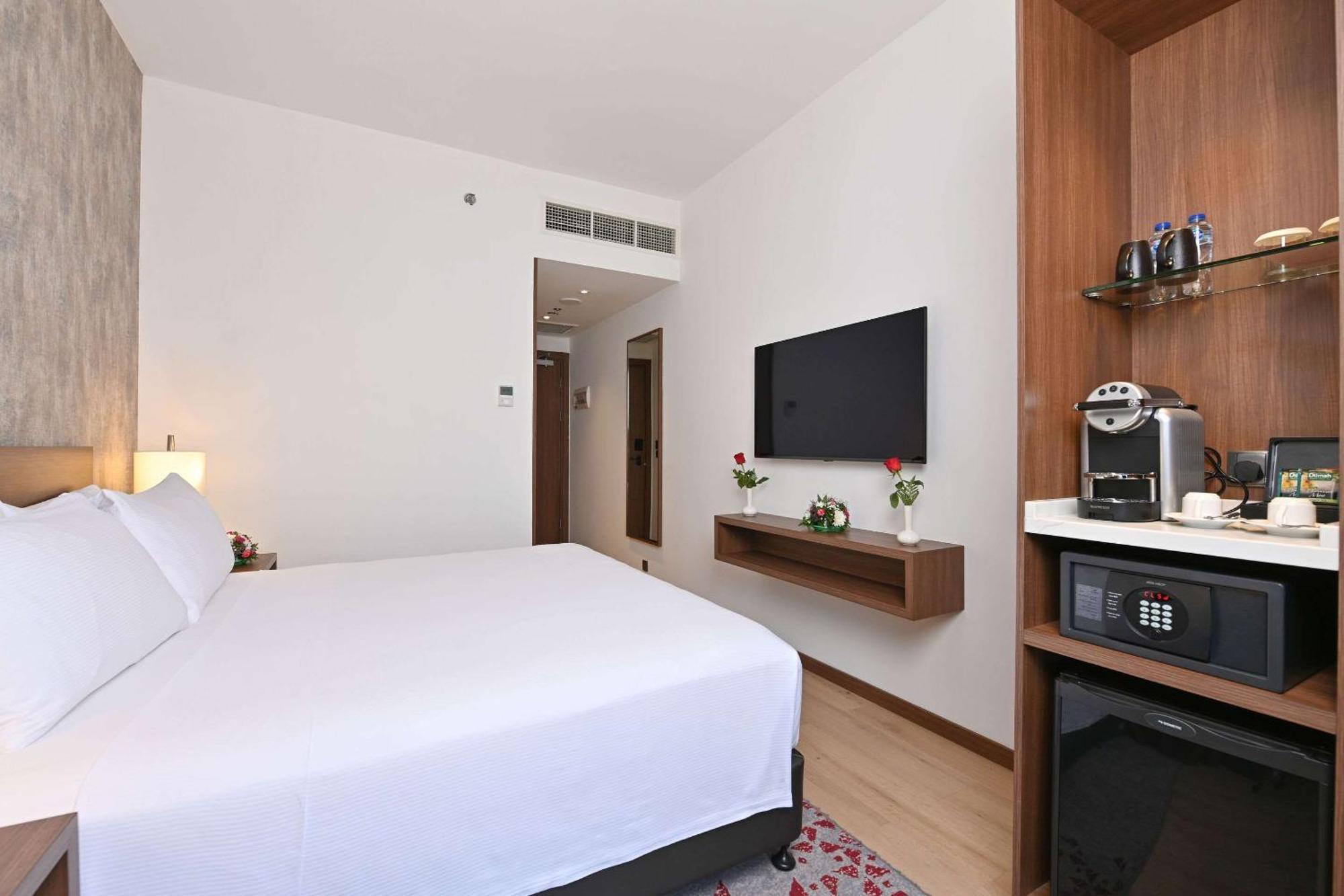 Comfort Hotel Jeddah King Road Exteriör bild